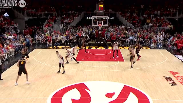 【2022年04月25日 热火vs老鹰集锦】加里纳利击鼓传花送妙传 特雷杨无视防守接球三分穿网