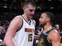 库里关键时刻统治比赛率队晋级 与场外小女儿跳舞互动