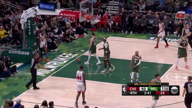 【2022年04月28日 公牛vs雄鹿集锦】如入无人之境！小琼斯信马由缰突破上篮