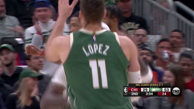 【2022年04月28日 公牛vs雄鹿集锦】轻松写意 洛佩兹篮下吃饼单臂扣篮