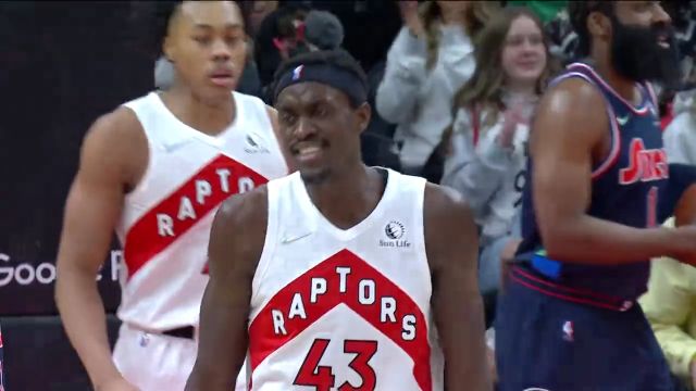 【2022年04月29日 76人vs猛龙集锦】西亚卡姆抵着两人上篮 个人第二节比分来到16分