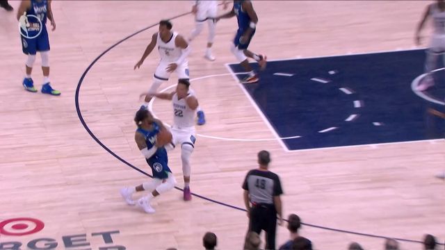 【2022年04月30日 灰熊vs森林狼集锦】脚步轻点杀入禁区 拉塞尔无视两人防守上篮命中