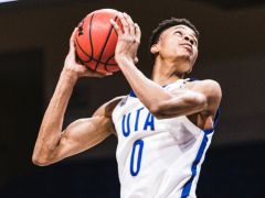 湖人选秀试训出现22岁弹簧人 能超过篮板上沿9厘米