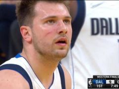 破相了！东契奇帅气面孔被维金斯抓破 脸上出现一道长长的血痕