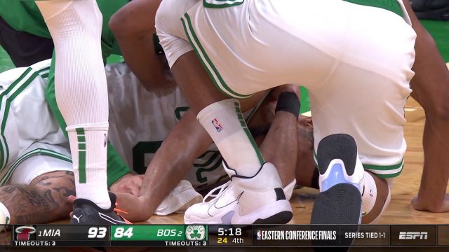 【2022年05月22日 热火vs凯尔特人集锦】希望没有大碍！奥拉迪波抢断后塔图姆倒地捂着肩膀痛苦不堪