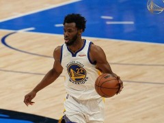 争议判罚！维金斯单手隔扣东契奇被吹罚进攻犯规 勇士挑战成功