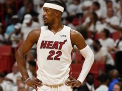 热火教练斯波回应凯尔特人拉拽巴特勒膝盖：那不是篮球动作