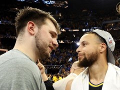 勇士总冠军！时隔两年 卷土重来的勇士能否捧起总冠军奖杯？