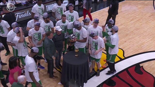 【2022年05月30日 凯尔特人vs热火集锦】霍福德举起东部冠军奖杯！凯尔特人时隔12年再次重返总决赛