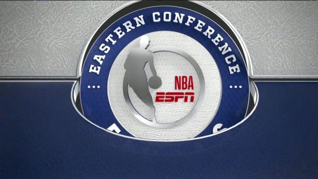 【2022年05月30日 凯尔特人vs热火集锦】绿军电梯战术进攻犯规 彭磊：你俩屁股加起来也没洛瑞半个屁股大