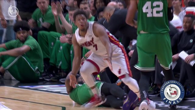 【2022年05月30日 凯尔特人vs热火集锦】裁判：求放过！洛瑞被吹阻挡发起挑战 成功后还在和教练说个不停
