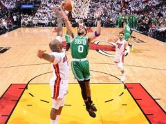 东决抢七裁判报告出炉！洛瑞走步巴特勒防守三秒 绿军两次吃亏仍晋级