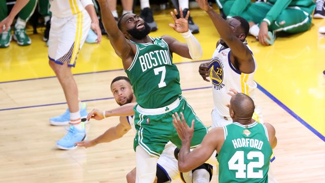 【2022年06月03日 凯尔特人vs勇士集锦】精彩慢镜头回看总决赛G1 绿军双探花让勇士末节崩盘