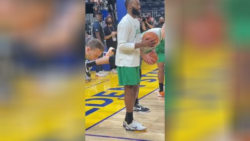 【2022年06月03日 凯尔特人vs勇士集锦】现场直击绿军训练！经历连续抢七大战的双探花轻松备战