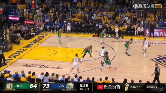 【2022年06月03日 凯尔特人vs勇士集锦】这是串台了？猫三直播带货两不误调侃球场卖鞋卖护膝