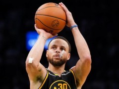 库里狂轰43分助勇士取胜 力挽狂澜一神迹比肩乔詹鲨