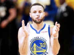 球迷晒库里退场一幕！击掌不忘念叨：还需一胜 夺冠将追平詹姆斯