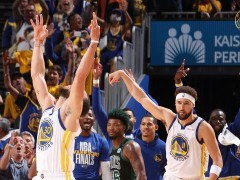 神还原！勇士官推赞普尔G5压哨三分 与库里18年压哨三分神似