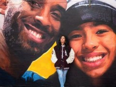 瓦妮莎晒捐赠球场照：科比小时候曾在这打球 湖人配色太美