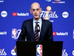 官宣！萧华连续两场缺席总决赛 若勇士夺冠无缘颁奖现场