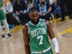 半场20分难阻溃败！名记盛赞布朗才是凯尔特人领袖 美球迷：杰伦>塔图姆