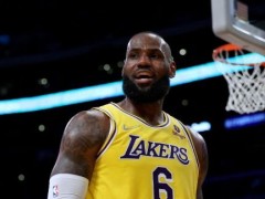 自律！詹姆斯晒训练秀暴扣备战第20季