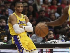 名记：威少确认执行4710万球员选项 经纪人提交文件