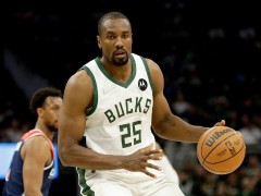 名记Shams：伊巴卡与雄鹿达成一年底薪续约合同