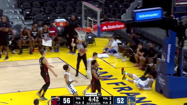 【2022年07月06日 勇士vs热火集锦】反击快攻风驰电掣 韦瑟斯彭冲击禁区拉杆上篮打进