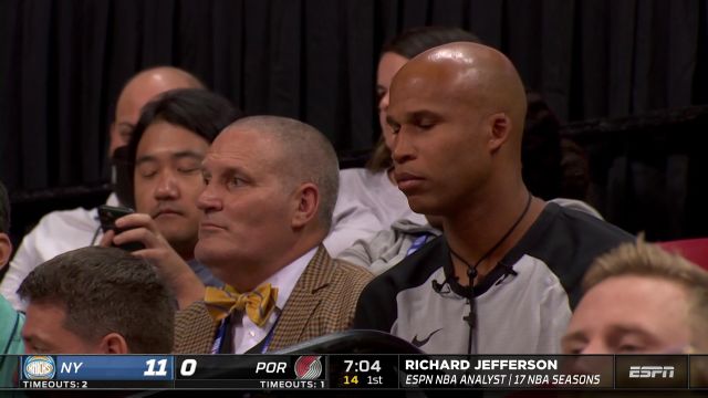 【2022年07月12日 尼克斯vs开拓者集锦】比赛焦点完全不在球员！杰弗森拿到新角色即将作为裁判登场