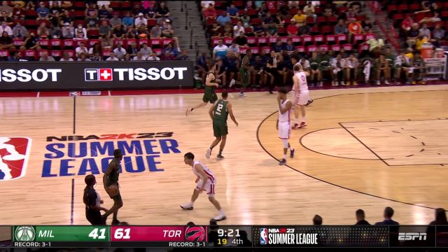 【2022年07月18日 雄鹿vs猛龙集锦】给你展示下我的家族基因！哈珀行进间飞身暴扣沸腾板凳席