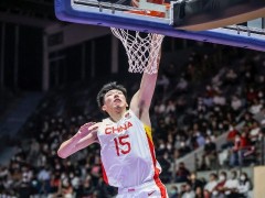 周琦空砍22分21板 徐杰3记三分 姜伟泽续命三分 中国男篮险导大逆转