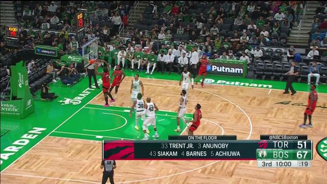 【2022年10月06日 猛龙vs凯尔特人集锦】斯玛特乖乖闪开！阿奴诺比飞身暴扣如猛虎下山