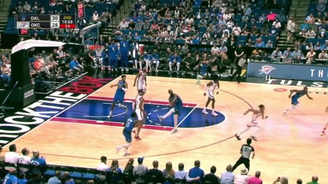 【2022年10月06日 独行侠vs雷霆集锦】防不胜防！特雷曼携手贝兹利2v1空接暴扣戏耍防守