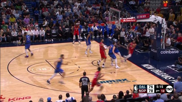 【2022年10月26日 独行侠vs鹈鹕集锦】阿尔瓦拉多鬼魅般抢断发动反击 墨菲滑翔重扣引爆全场