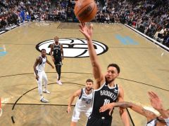 杜欧合砍76分仍输球 西蒙斯抢断东契奇险立功：上篮三不沾冲上热搜 