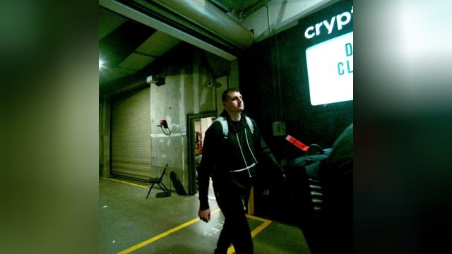 【2022年10月31日 掘金vs湖人集锦】进入球馆！约老师一身运动衫入场帅气十足