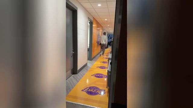 【2022年10月31日 掘金vs湖人集锦】大战一触即发 詹皇帅气入场约老师赛前热身