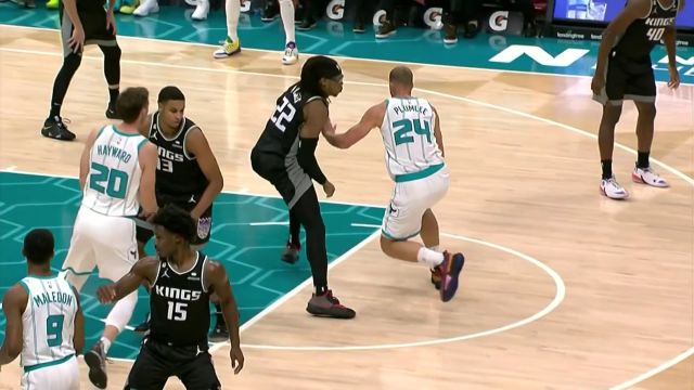 【2022年11月01日 国王vs黄蜂集锦】普拉姆利极致转身 挂筐暴扣惊艳全场