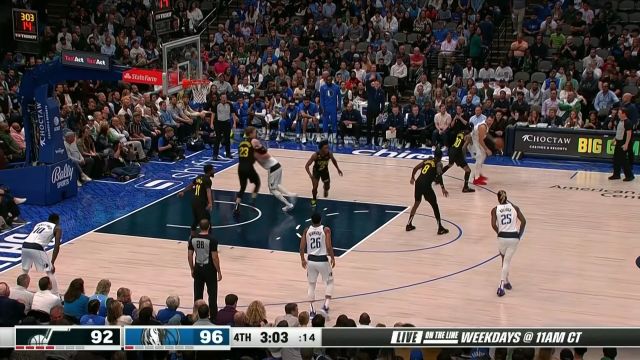 【2022年11月03日 爵士vs独行侠集锦】手感柔和无视防守 东契奇迎着克拉克森小抛投命中