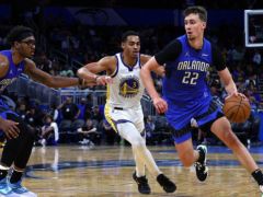 水花合砍66分还输球 1离谱数据引热议，科尔也表不满