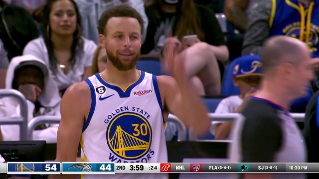 【2022年11月04日 勇士vs魔术集锦】库里突然加速直杀篮下挑篮命中 面对底线机位狂秀抖肩舞