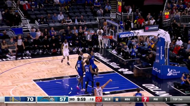 【2022年11月04日 勇士vs魔术集锦】水花兄弟秀起来了！库里风骚背传助攻汤普森三分一击即中