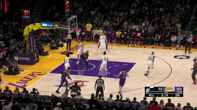 【2022年11月05日 爵士vs湖人集锦】浓眉吸引包夹送妙传 詹姆斯灵巧跑位暴扣得手