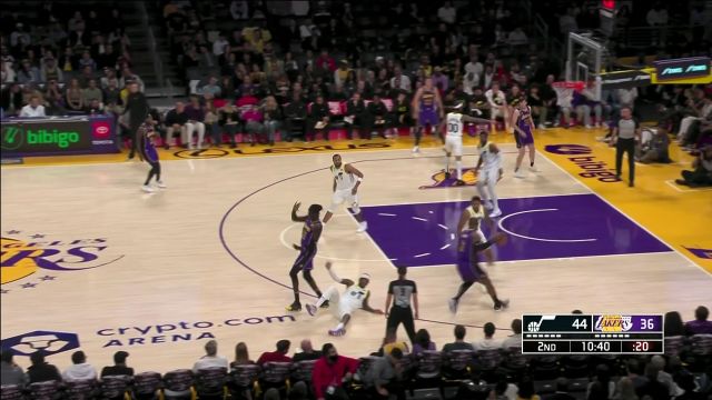 【2022年11月05日 爵士vs湖人集锦】运动战终于得分 詹姆斯节奏变化晃飞防守轻松上篮得分