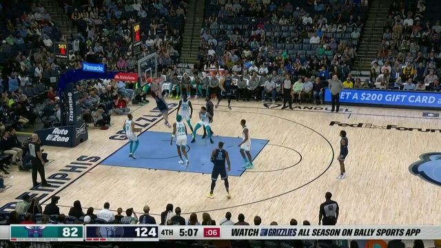 【2022年11月05日 黄蜂vs灰熊集锦】犀利突破电光火石 拉拉维亚一步甩开对手双臂扣篮