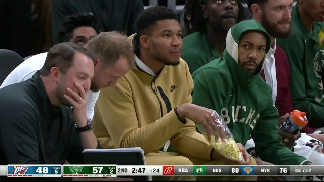 【2022年11月06日 雷霆vs雄鹿集锦】今儿就好好当个观众！字母哥大快朵颐边吃爆米花边看比赛