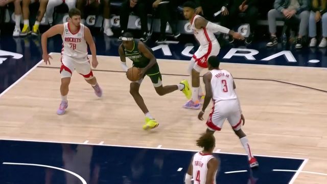 【2022年11月06日 火箭vs森林狼集锦】灵蛇出洞杀入禁区 麦克丹尼尔斯无解突破上演飞身暴扣