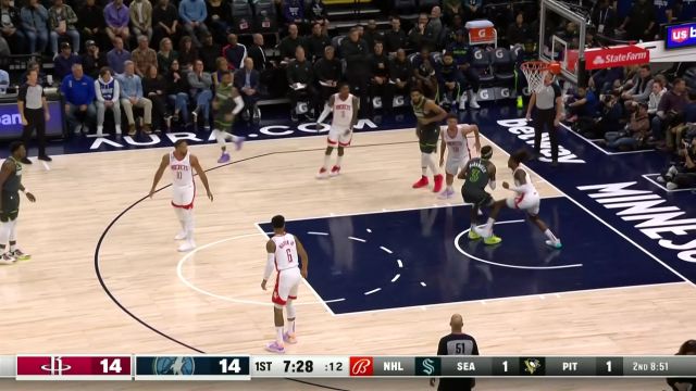 【2022年11月06日 火箭vs森林狼集锦】泰山压顶气势如虹 麦克丹尼尔斯顶开格林双臂暴扣