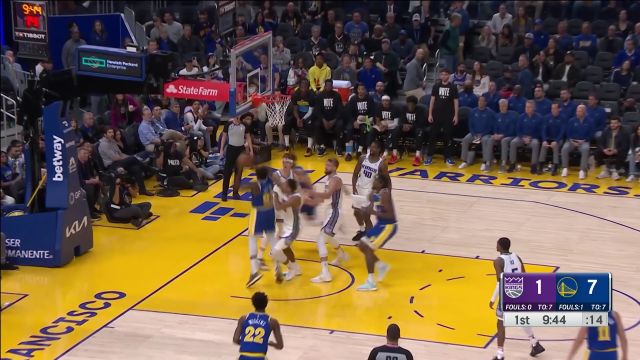 【2022年11月08日 国王vs勇士集锦】库里吸引包夹送妙传 格林打成2+1狂秀肌肉